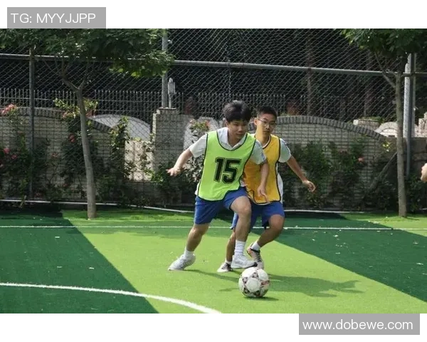 当年的球星与绿茵岁月那些年闪耀赛场的经典足球记忆