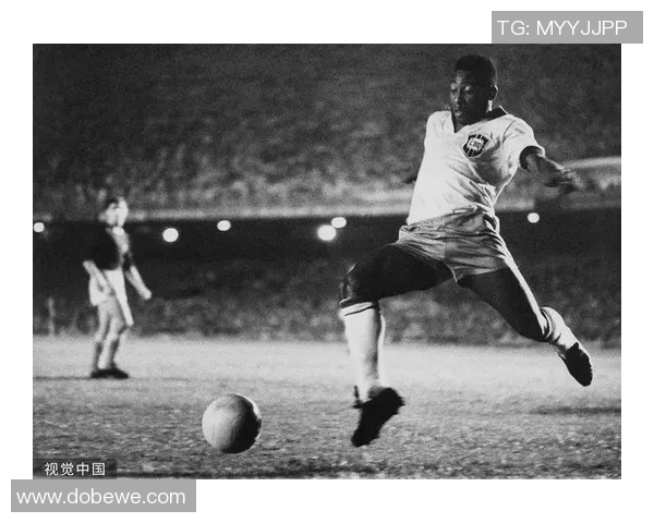 巴西传奇足球明星回顾:从贝利到济科的辉煌岁月 巴西传奇足球明星回顾:从贝利到济科的辉煌岁月